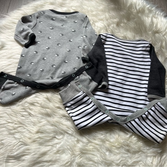 2 Baby Boys 0-3 months Cloud Island Rompers Gray Hedgehog Ebony/White Stripes - Picture 5 of 7
